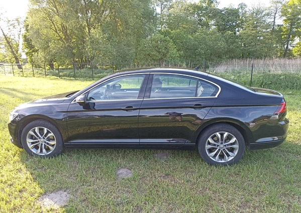 Volkswagen Passat cena 77000 przebieg: 101000, rok produkcji 2018 z Wronki małe 56